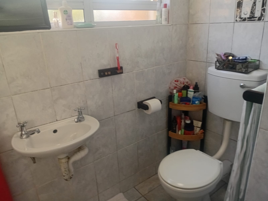 To Let 2 Bedroom Property for Rent in Beacon Bay North Eastern Cape